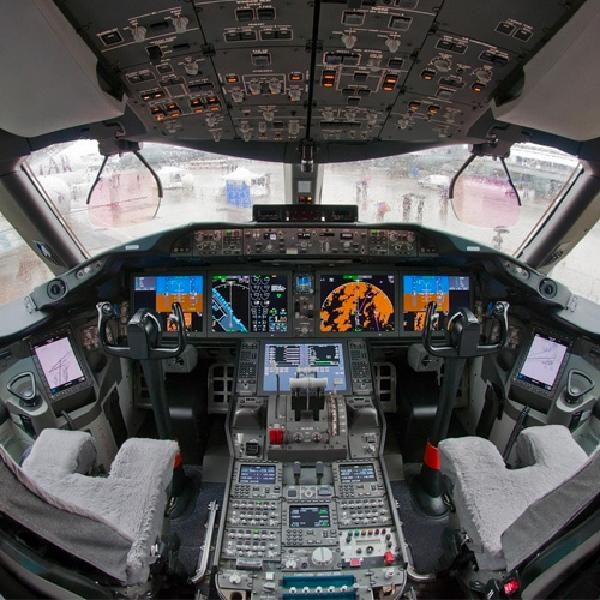 Familiarização em Aviônicos para: Pilotos de avião, mecânicos aeronáuticos ou estudante de engenharia.